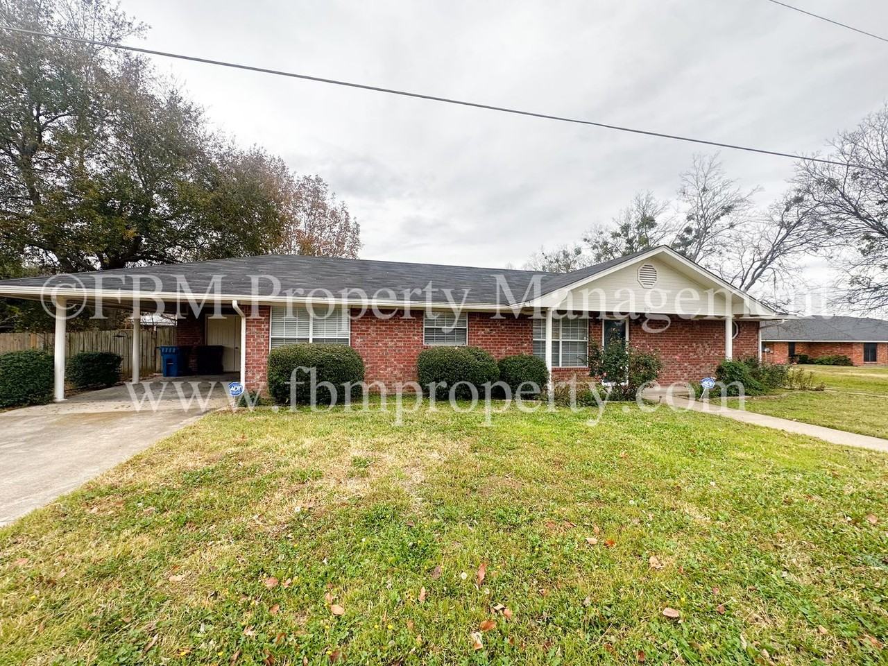 828 Park Ln - Photo 2 of 20