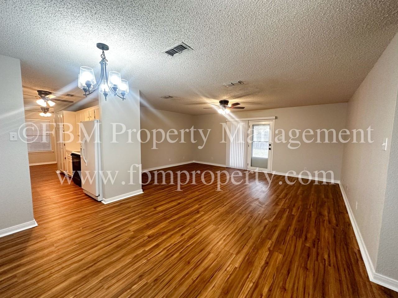 828 Park Ln - Photo 3 of 20