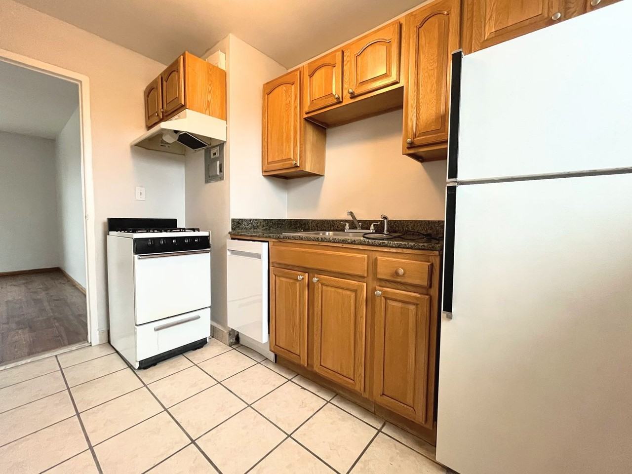 Delaware Ave Apartments - Photo 4 of 19