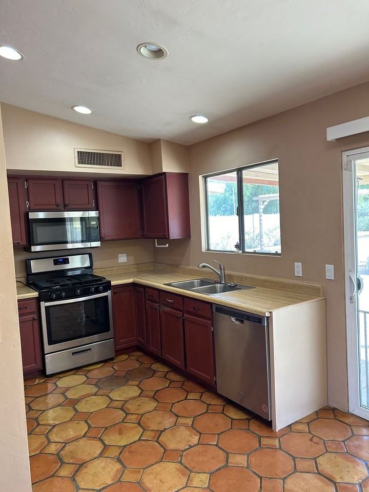 3001 W Coriander Dr - Photo 5 of 22