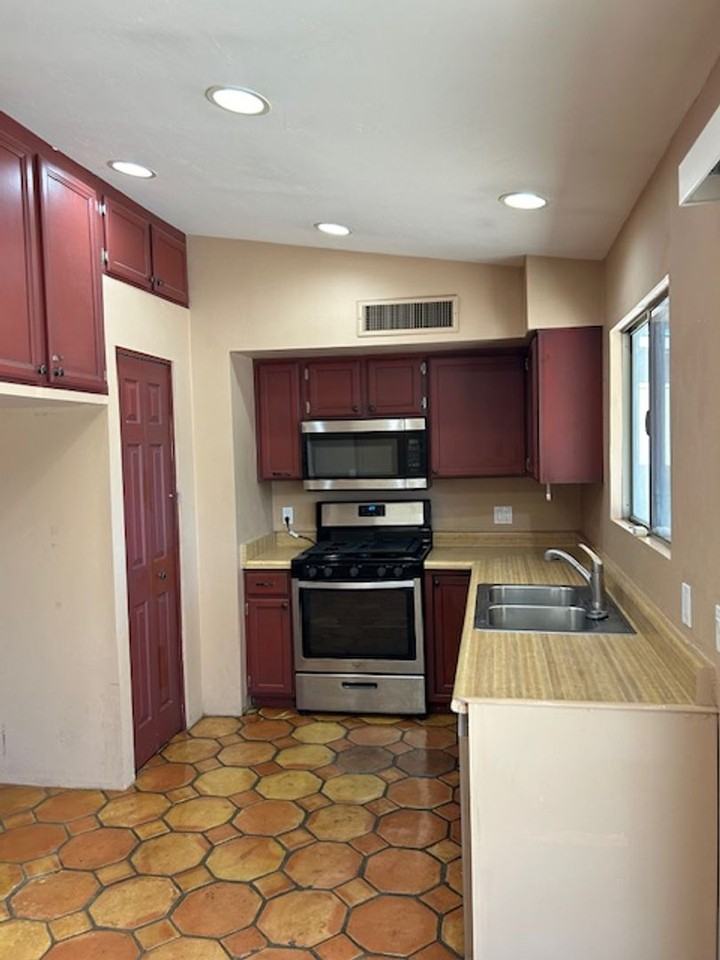 3001 W Coriander Dr - Photo 6 of 22