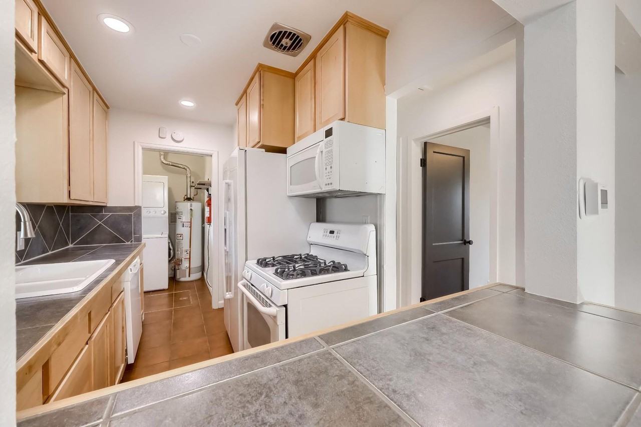 4615 Perry St - Photo 3 of 18