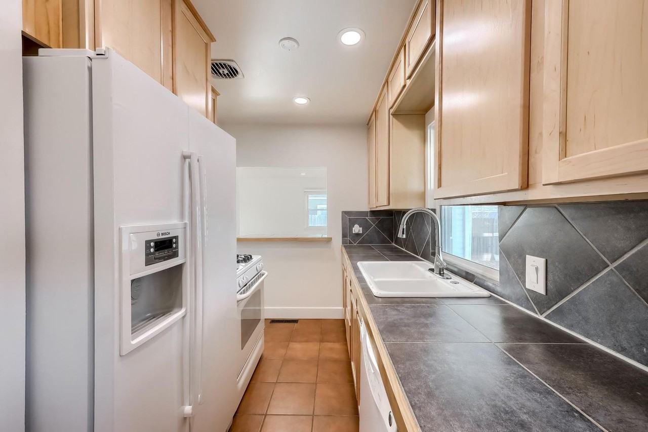 4615 Perry St - Photo 7 of 18