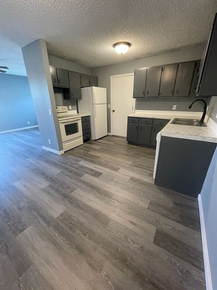 3700 Paxton Dr - Photo 2 of 17