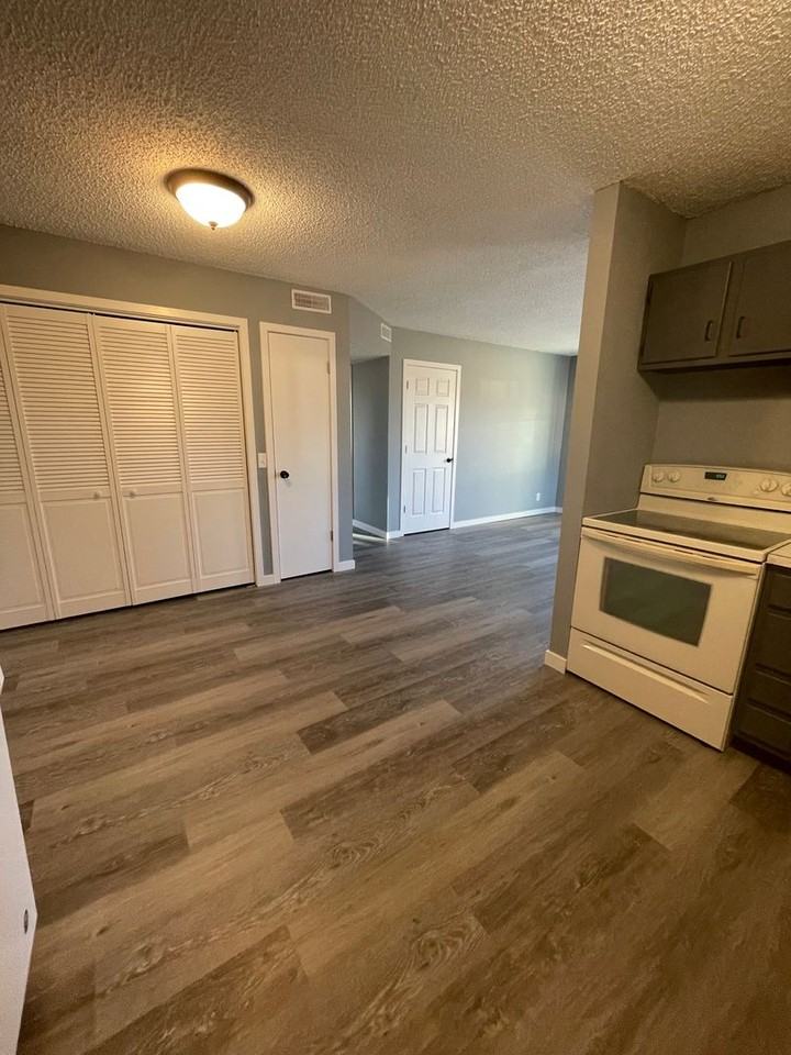 3700 Paxton Dr - Photo 3 of 17