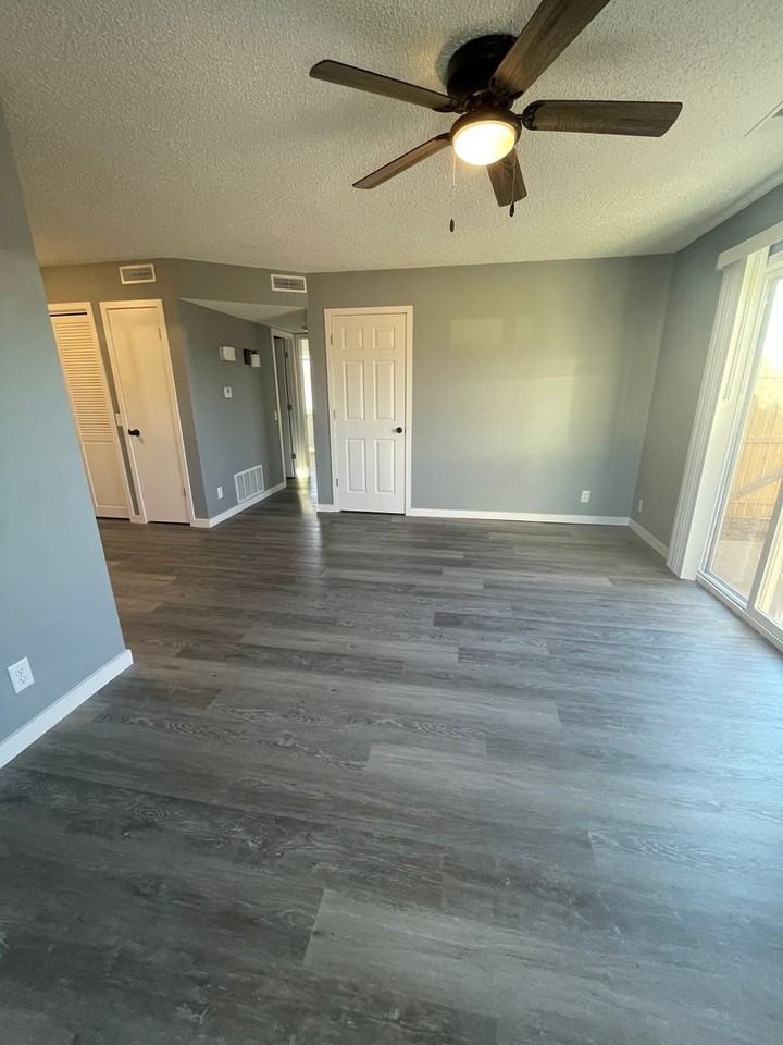 3700 Paxton Dr - Photo 4 of 17