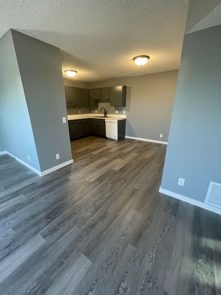 3700 Paxton Dr - Photo 6 of 17