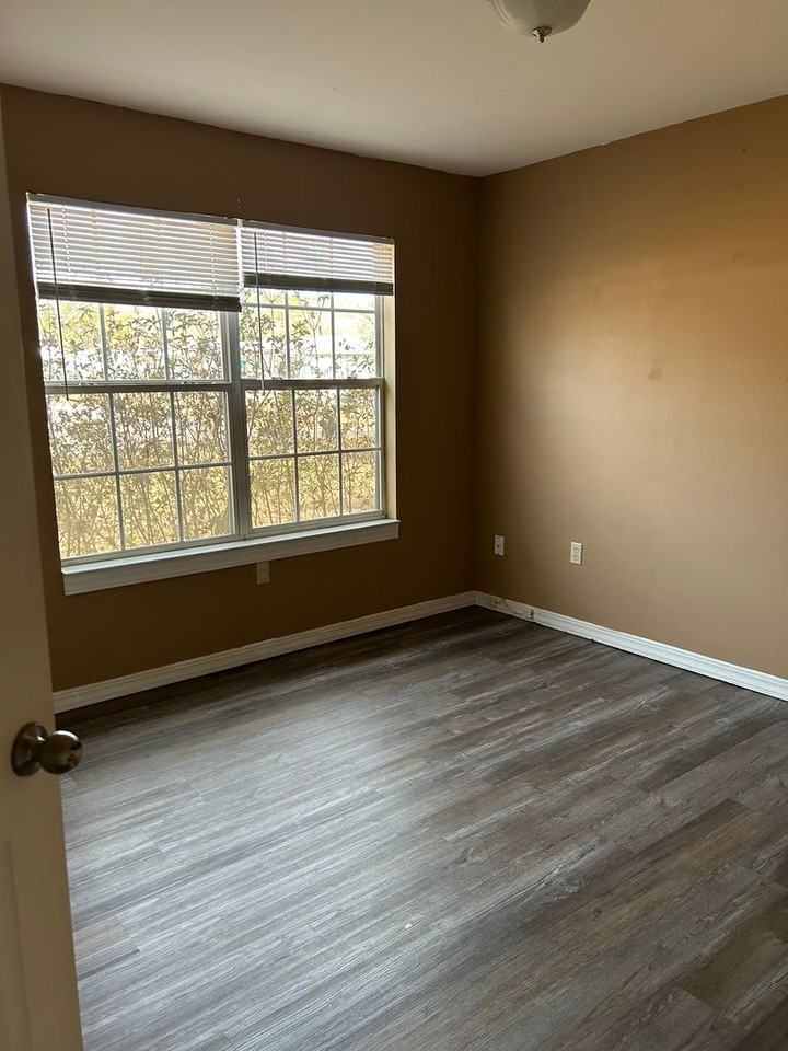 3816 E 6th St - Photo 2 of 20