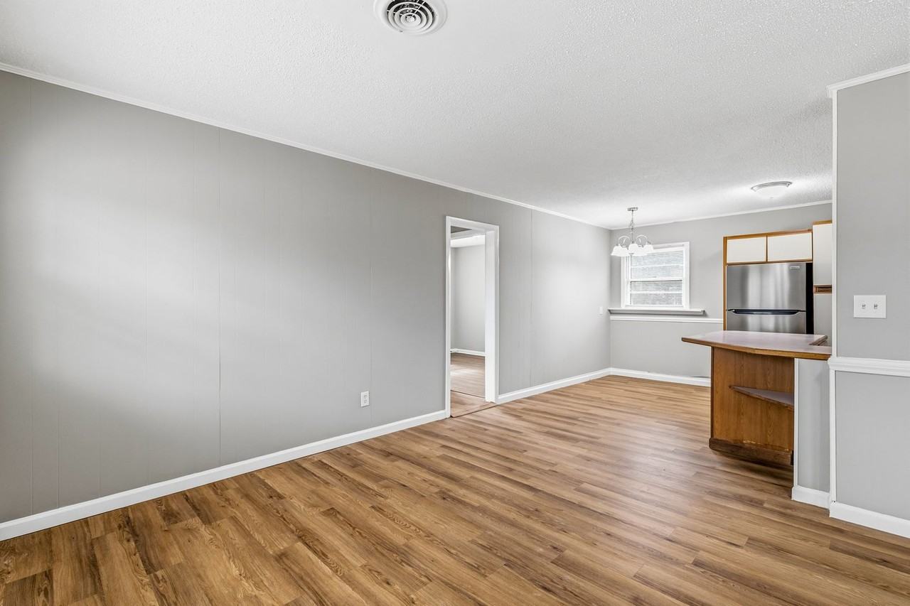 4652 S Holden Rd - Photo 2 of 31