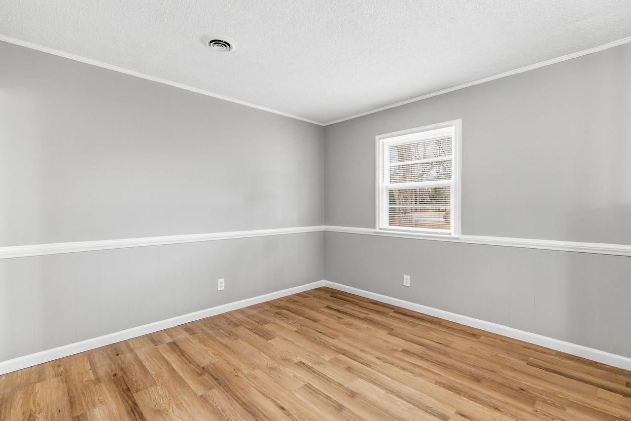 4652 S Holden Rd - Photo 6 of 31