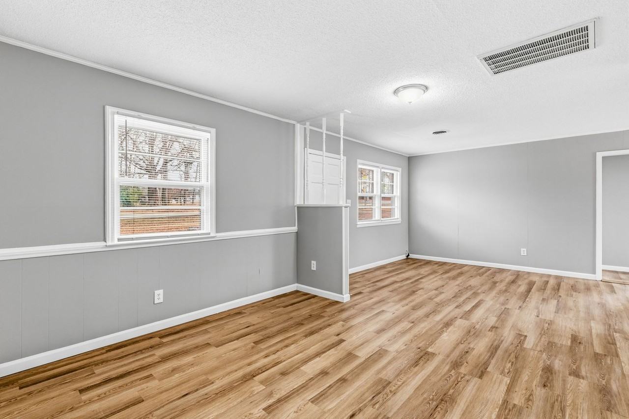 4652 S Holden Rd - Photo 7 of 31