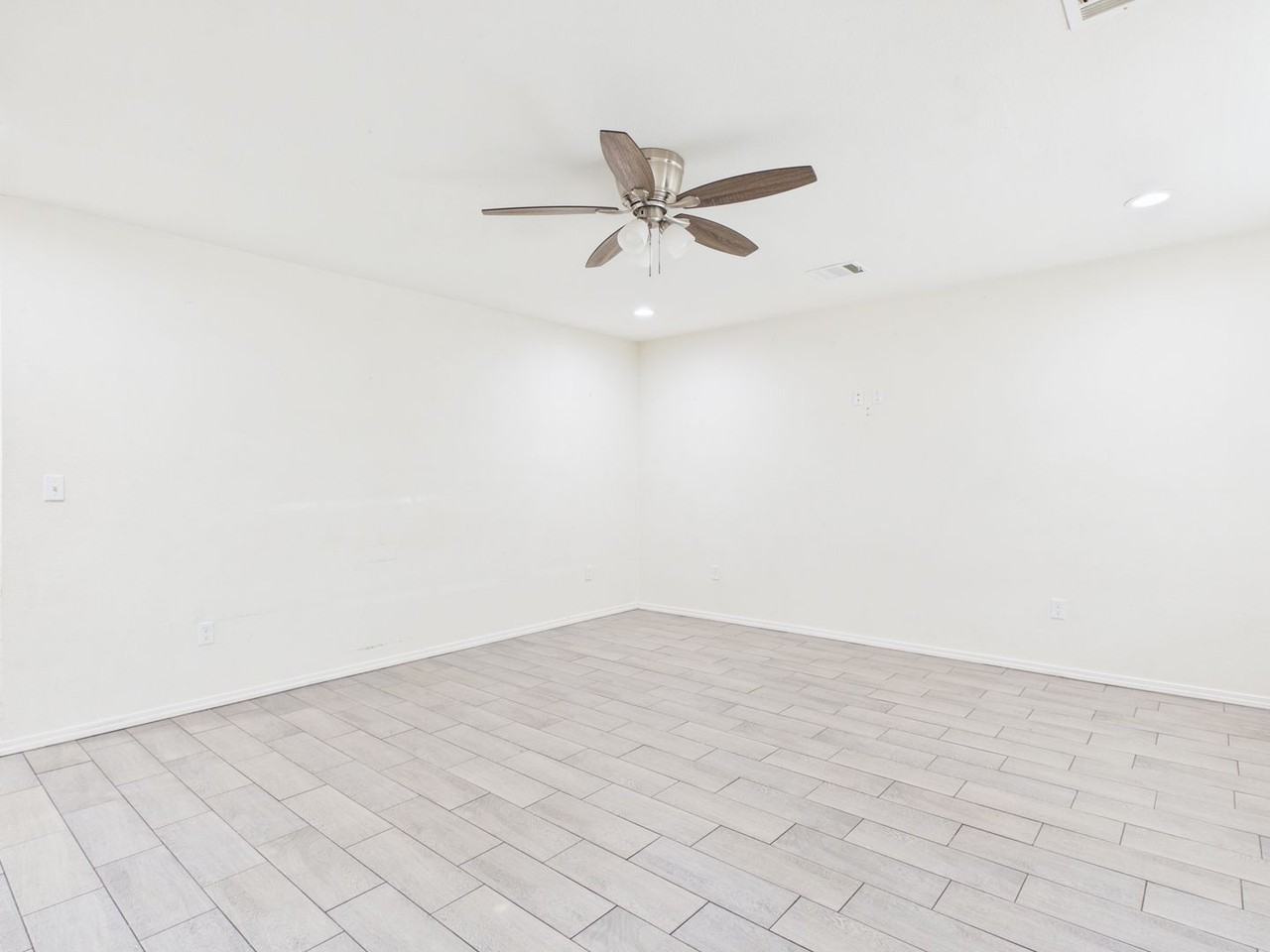 621 S Hill St - Photo 7 of 16