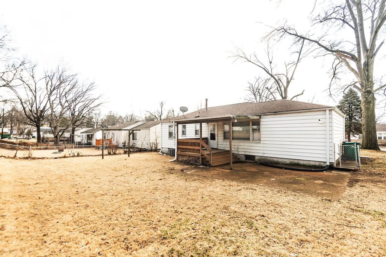 1115 Bakewell Dr - Photo 5 of 23