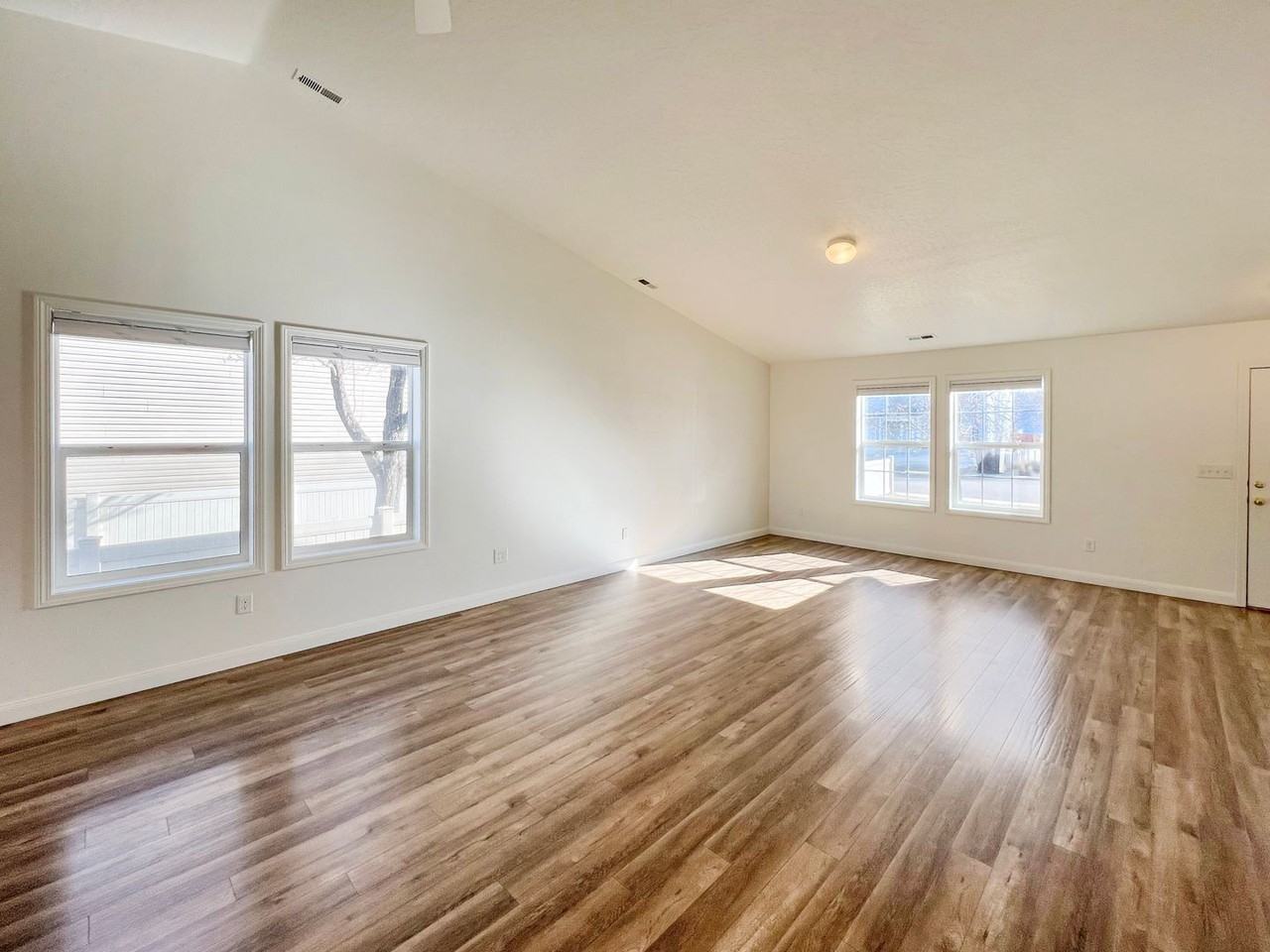 212 E Havasupai St - Photo 3 of 31