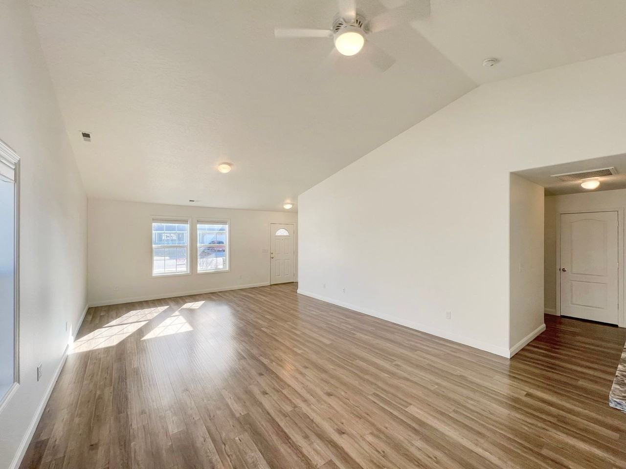 212 E Havasupai St - Photo 5 of 31