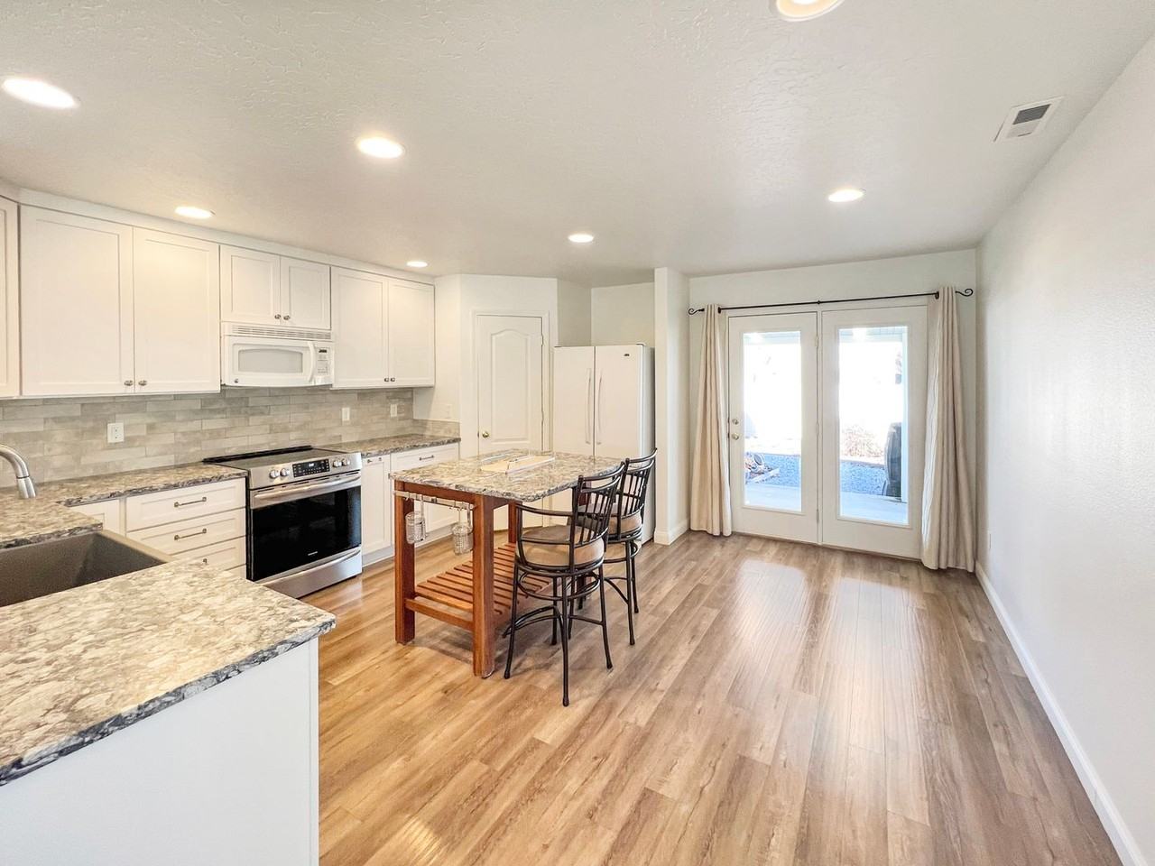 212 E Havasupai St - Photo 6 of 31