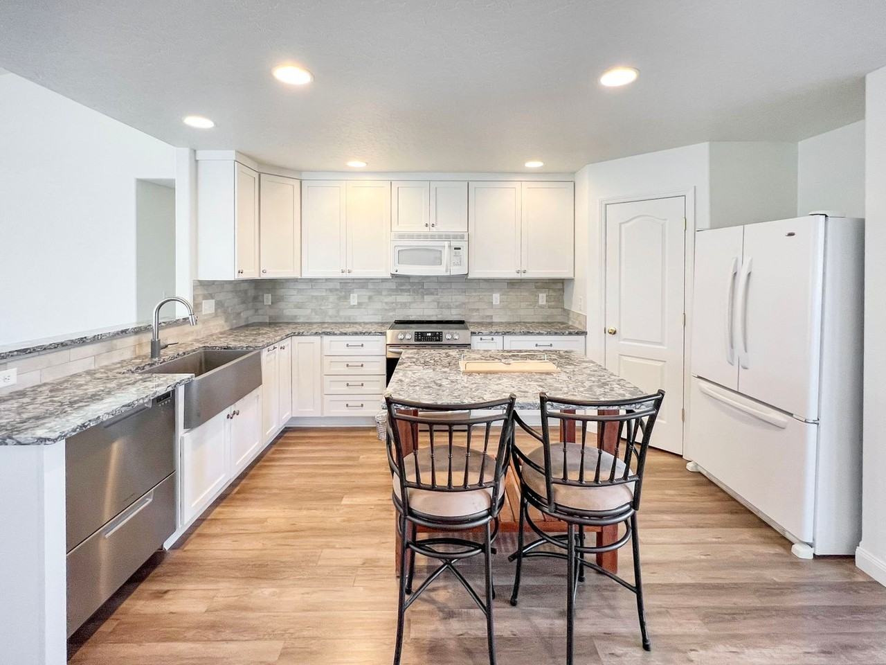 212 E Havasupai St - Photo 7 of 31