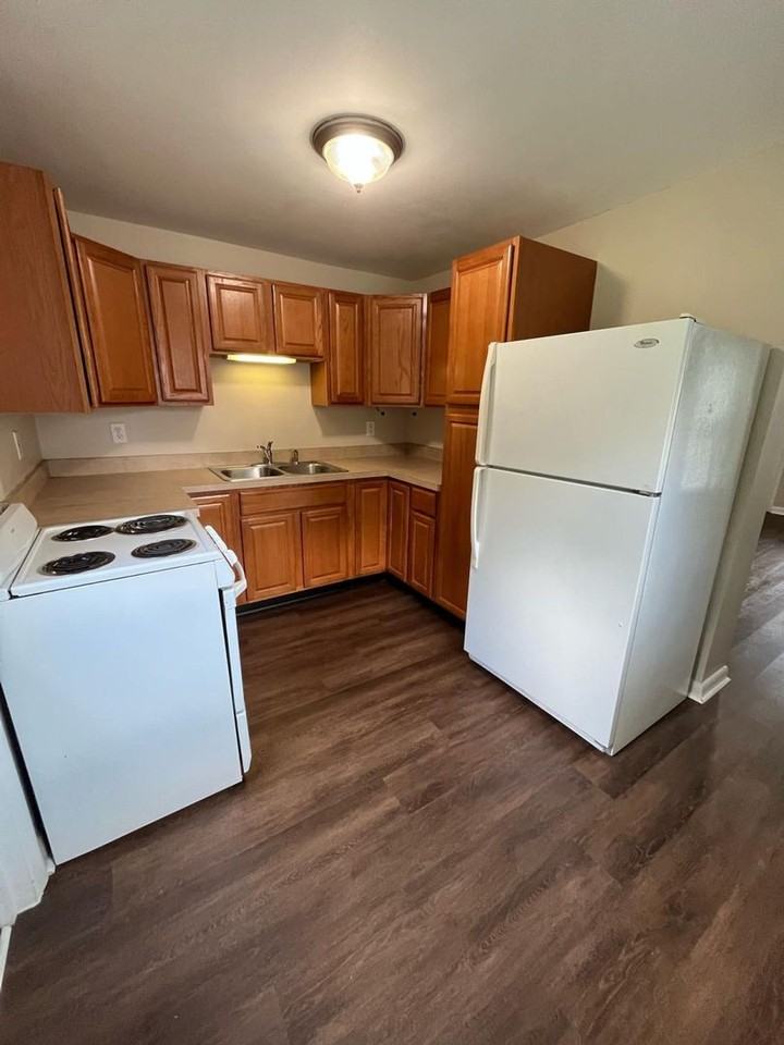 317 Bellevue Ave - Photo 2 of 6