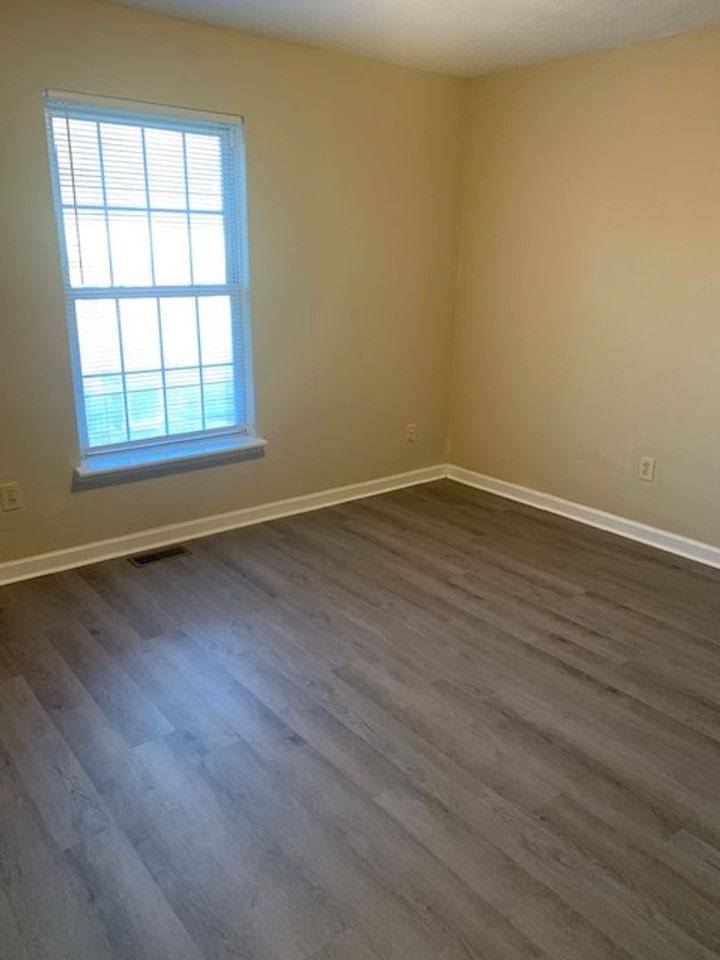 112 Floyd Ct - Photo 2 of 11