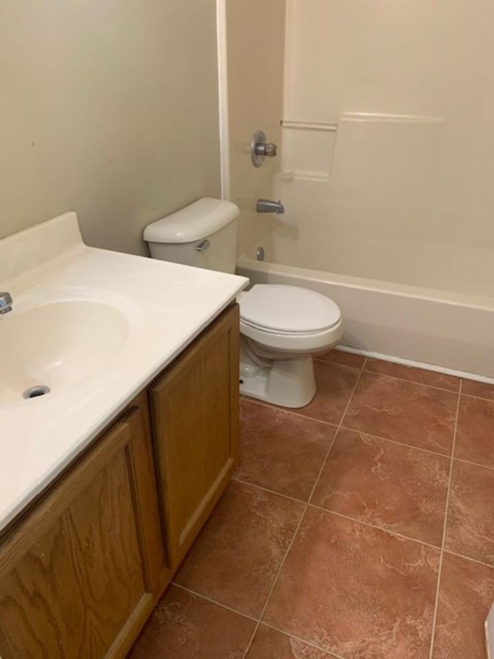 112 Floyd Ct - Photo 3 of 11