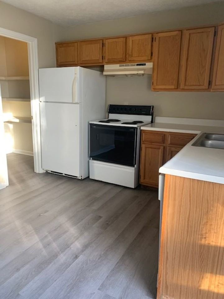 112 Floyd Ct - Photo 4 of 11