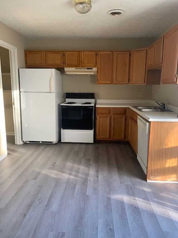 112 Floyd Ct - Photo 5 of 11