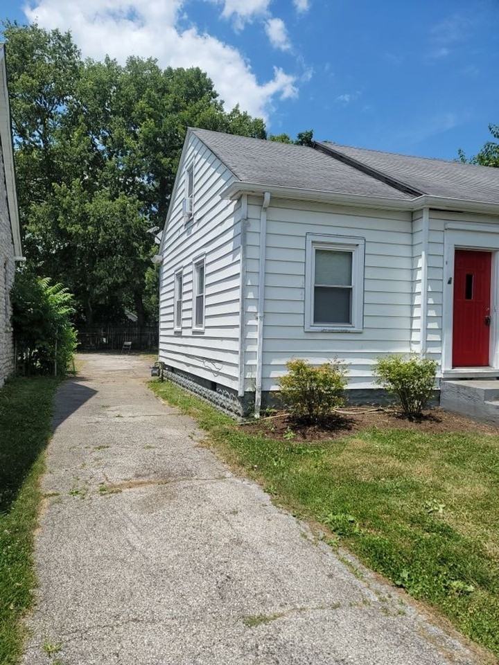 1411 Hill St - Photo 2 of 20