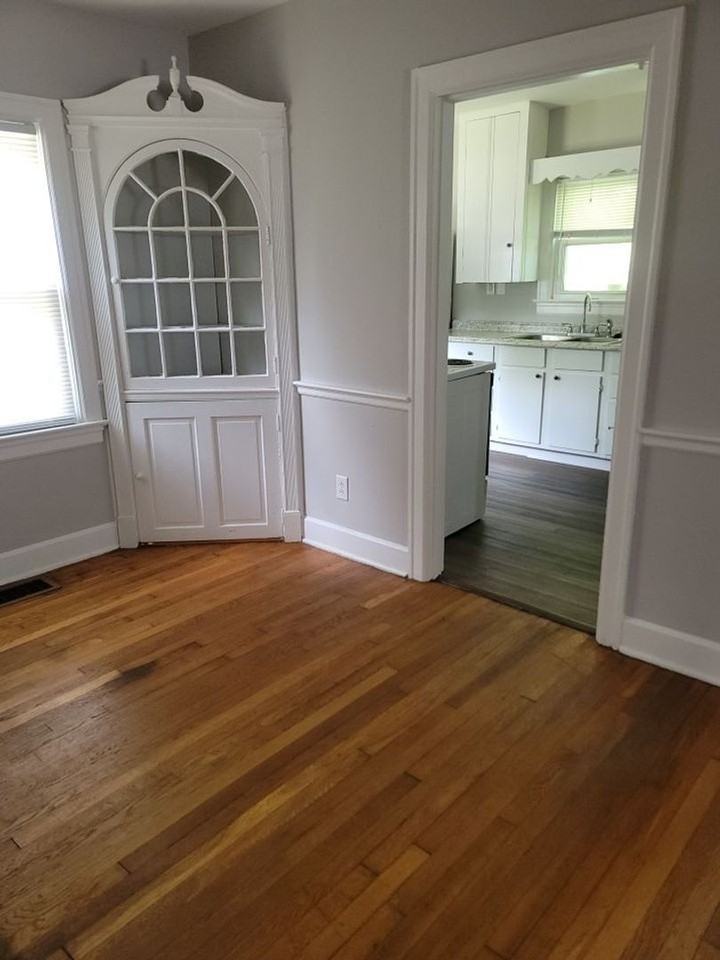 1411 Hill St - Photo 3 of 20