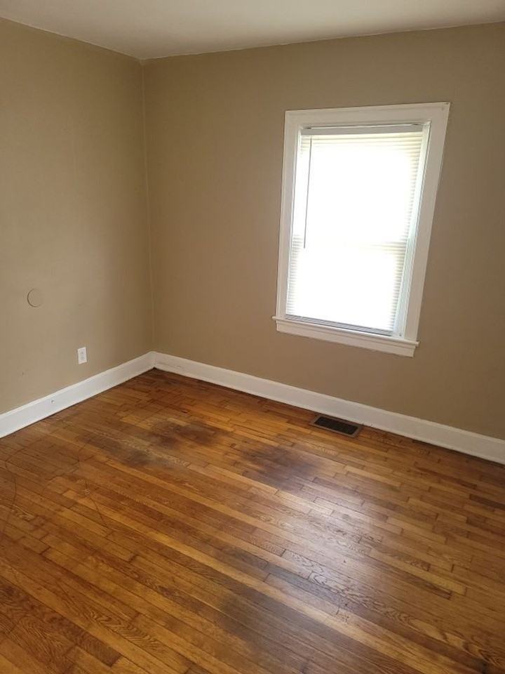 1411 Hill St - Photo 7 of 20