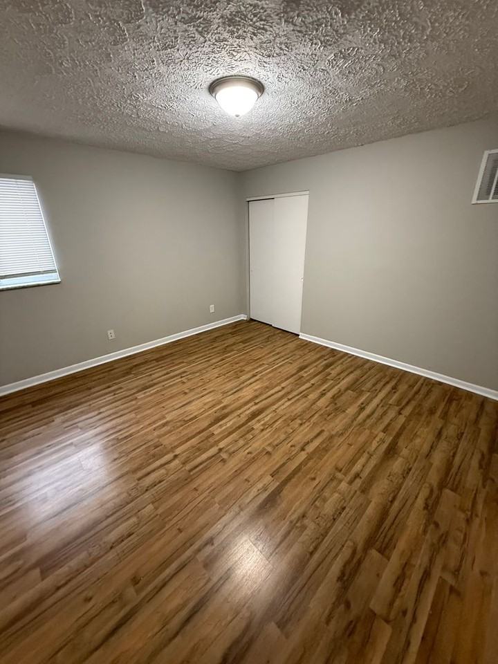 209 Lakeshore - Photo 2 of 23