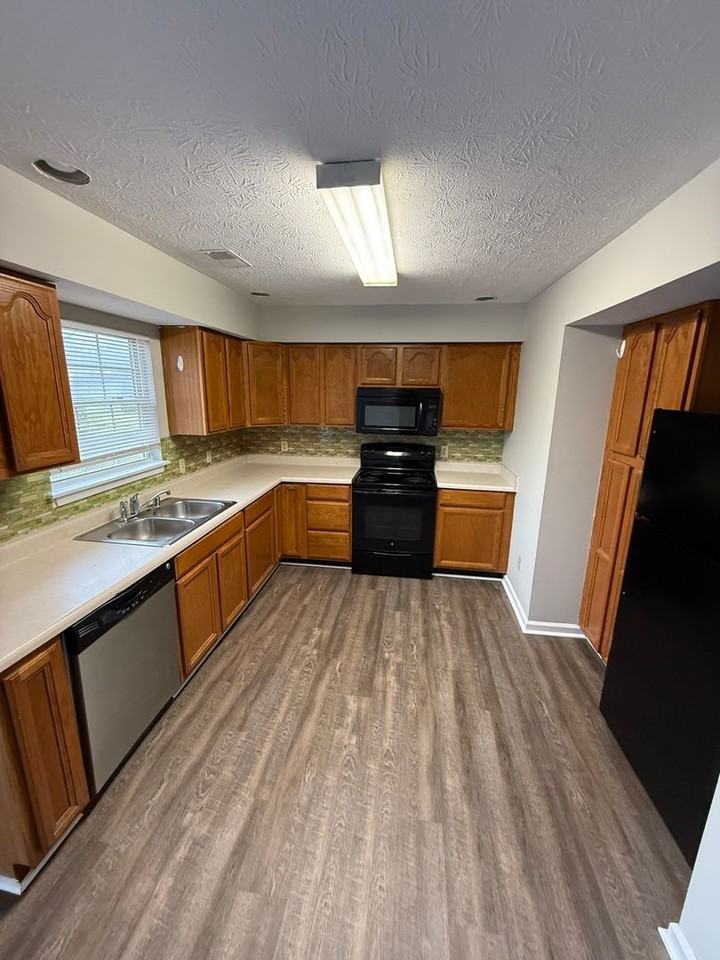 223 Tan Bark Dr - Photo 5 of 17