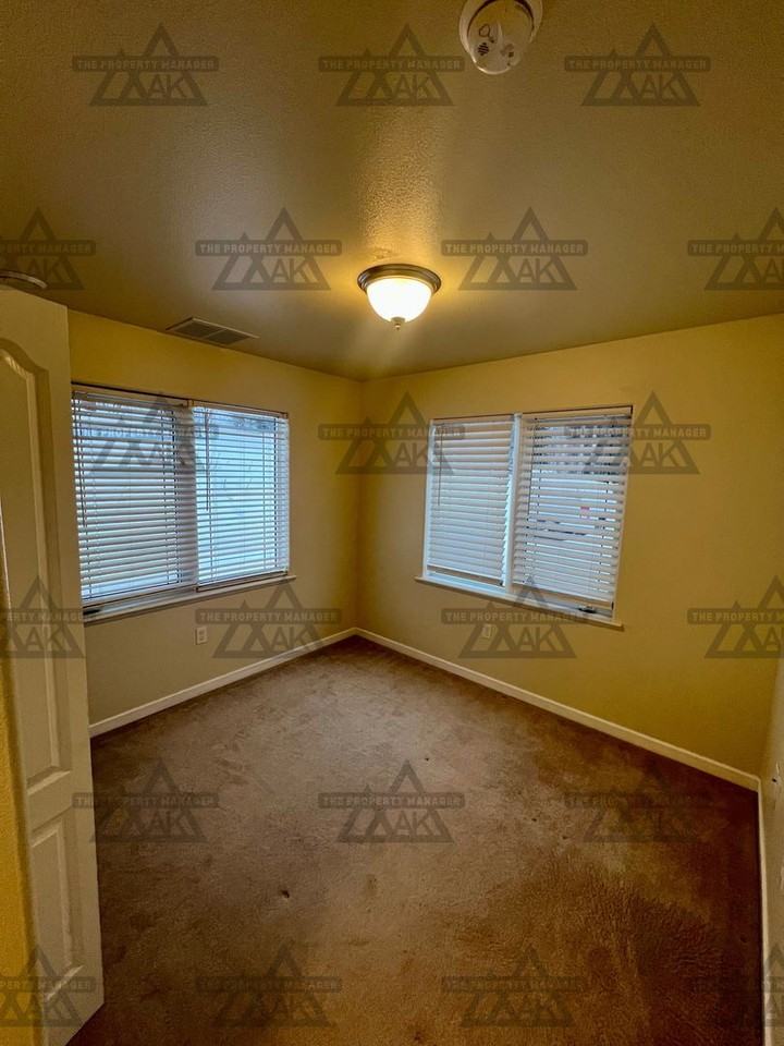 783 Foxview Rd - Photo 5 of 22