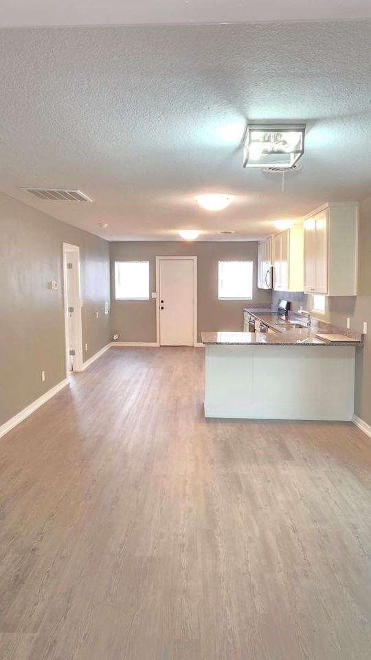 1600 7th Ave - Photo 4 of 14