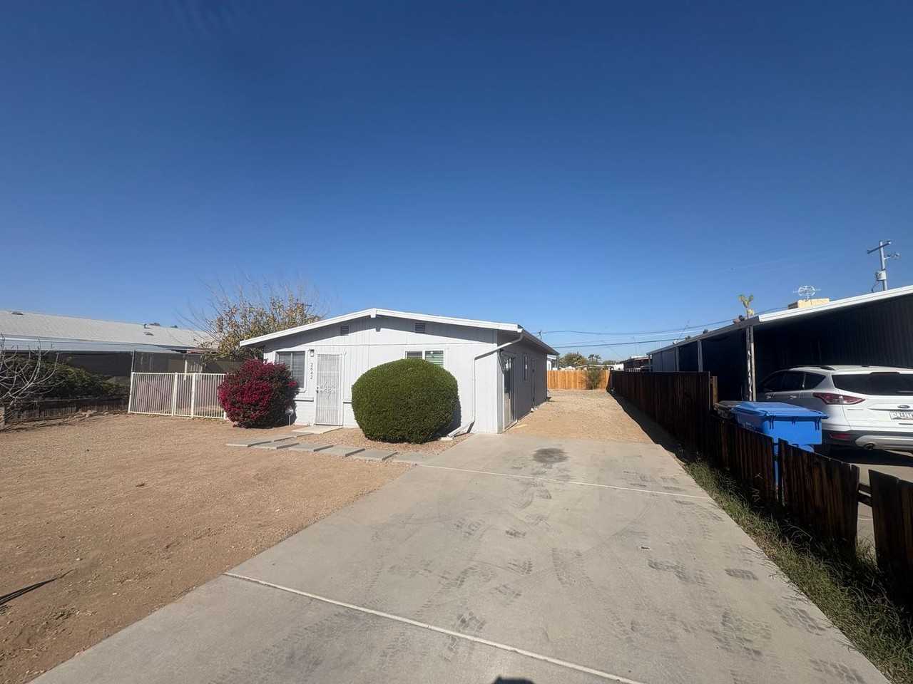 2642 E Kings Ave - Photo 2 of 23