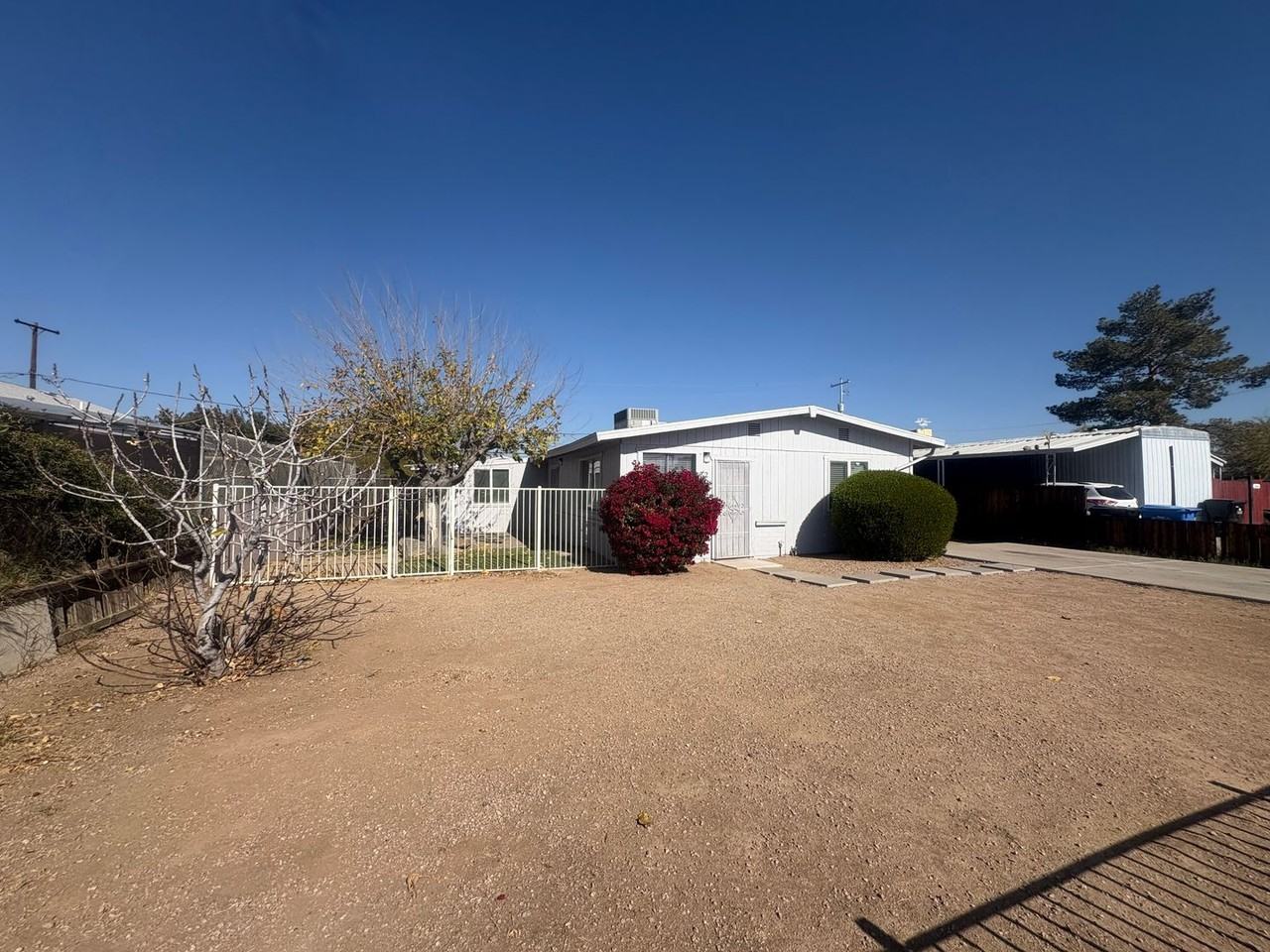 2642 E Kings Ave - Photo 4 of 23