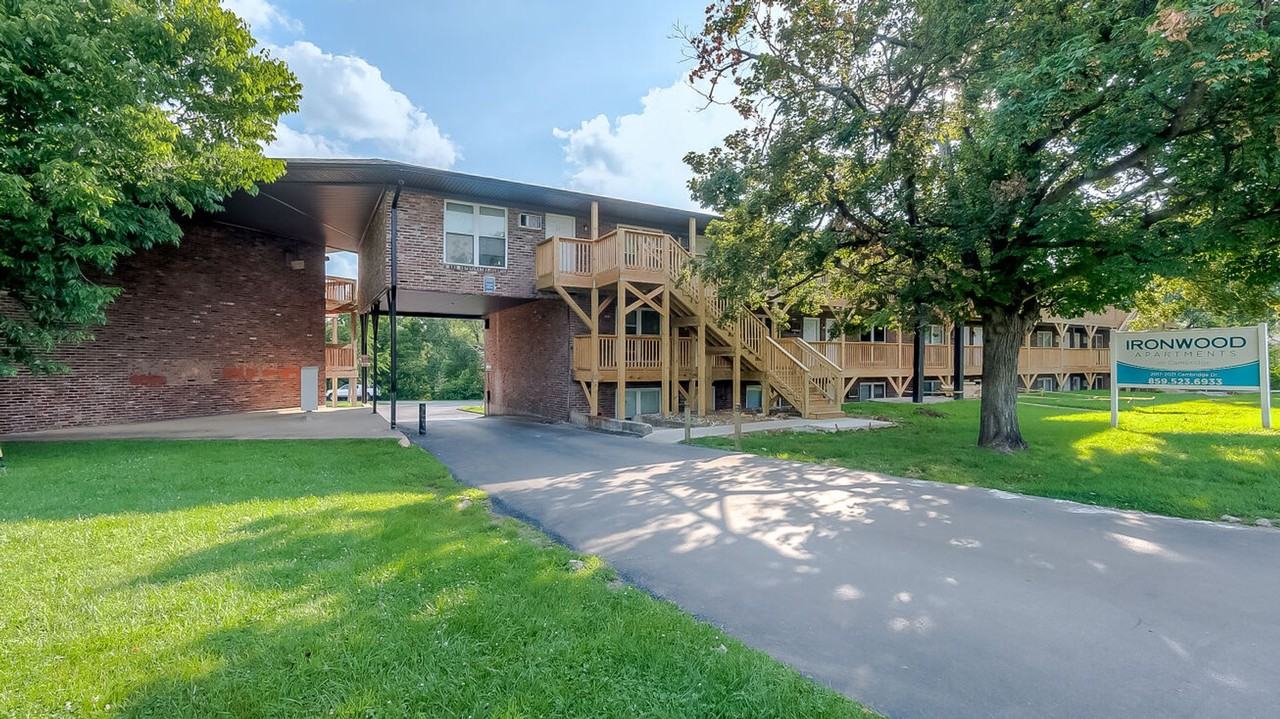 2017 - 2021 Cambridge Drive - Photo 2 of 7