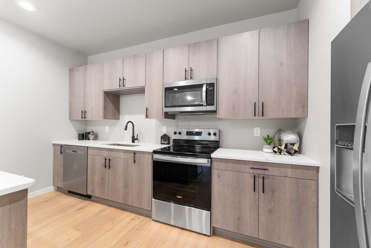 517 Oxford Ave #517 - Photo 2 of 22