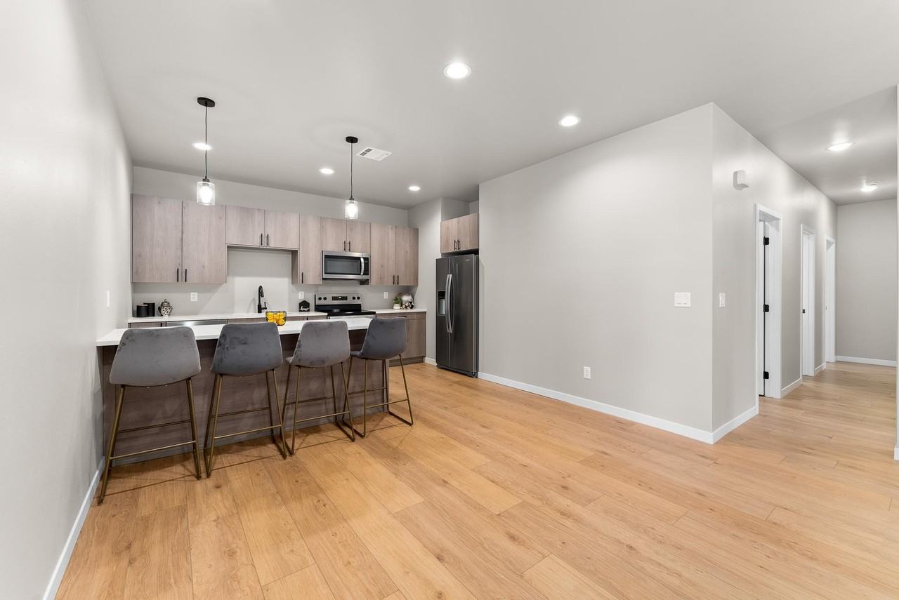 517 Oxford Ave #517 - Photo 3 of 22