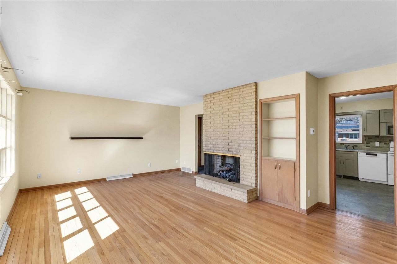 220 Ivanhoe Way - Photo 2 of 24