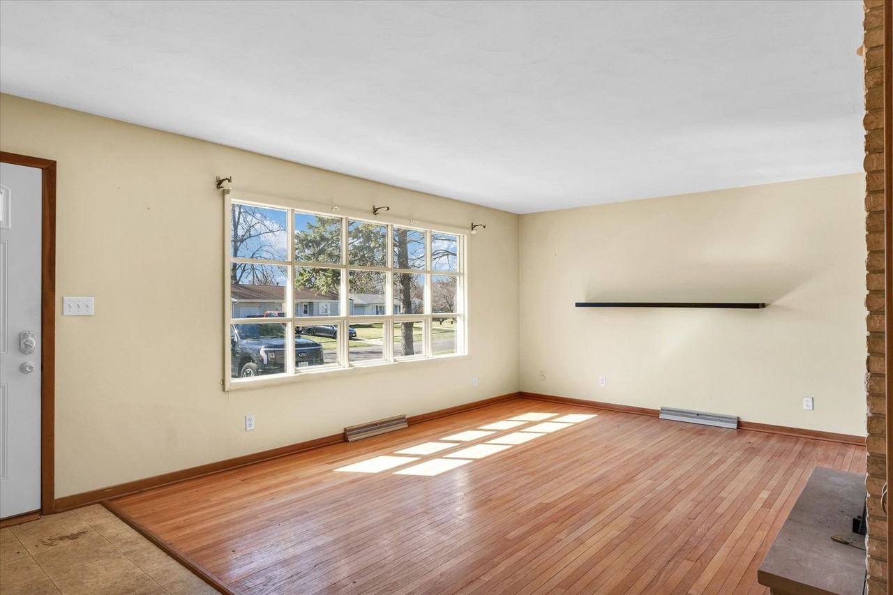 220 Ivanhoe Way - Photo 3 of 24