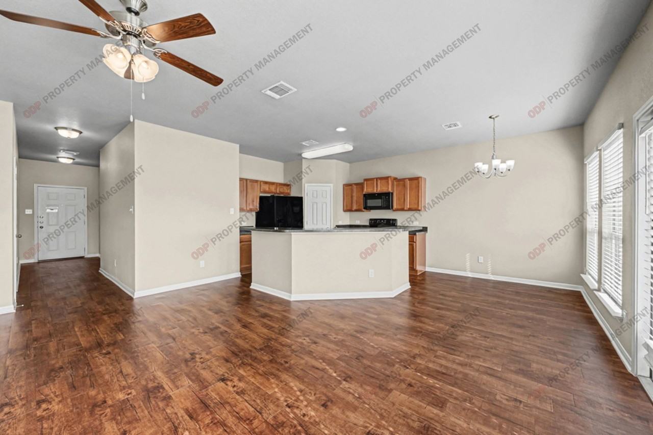 2325 Vicksburg - Photo 2 of 21