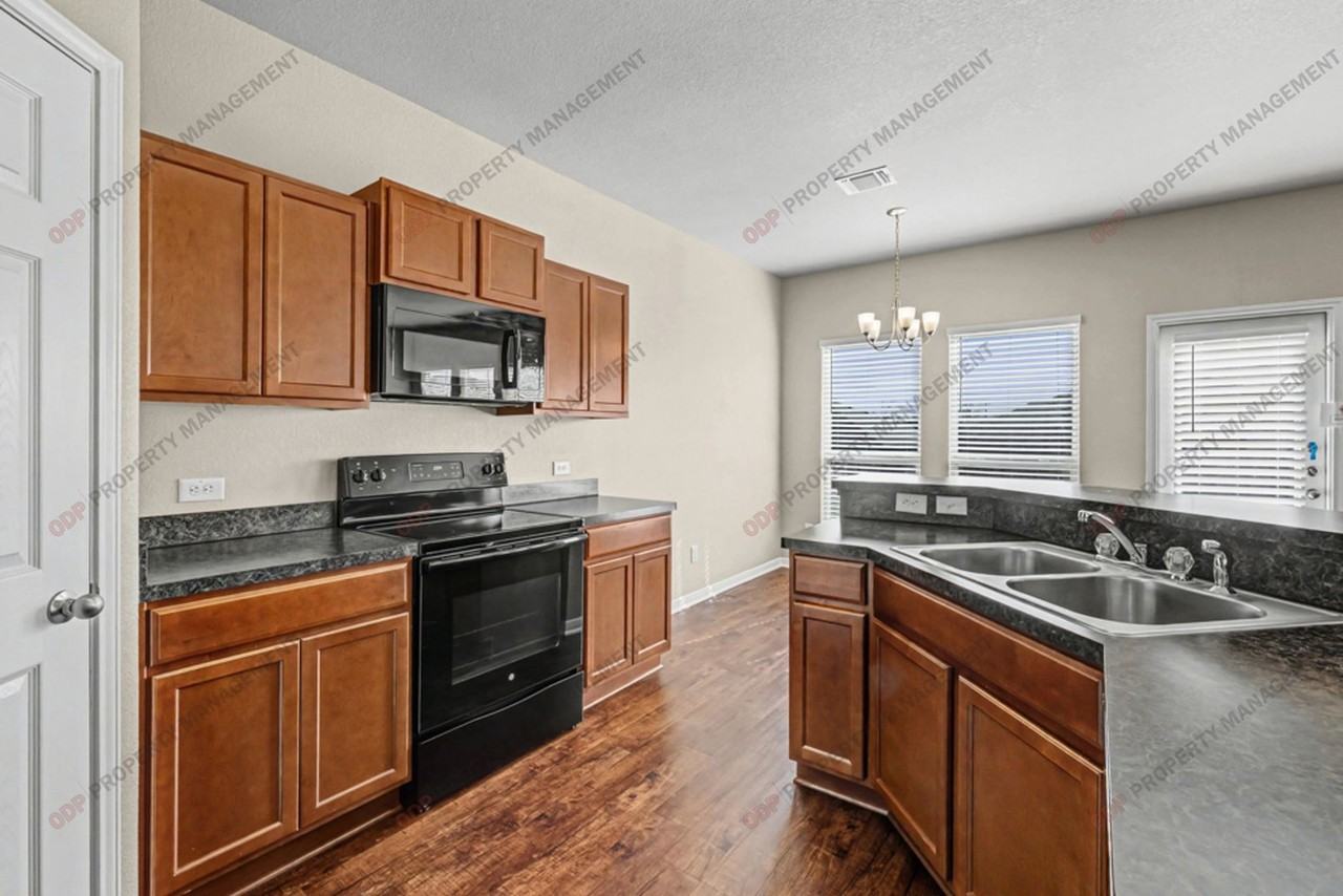 2325 Vicksburg - Photo 3 of 21