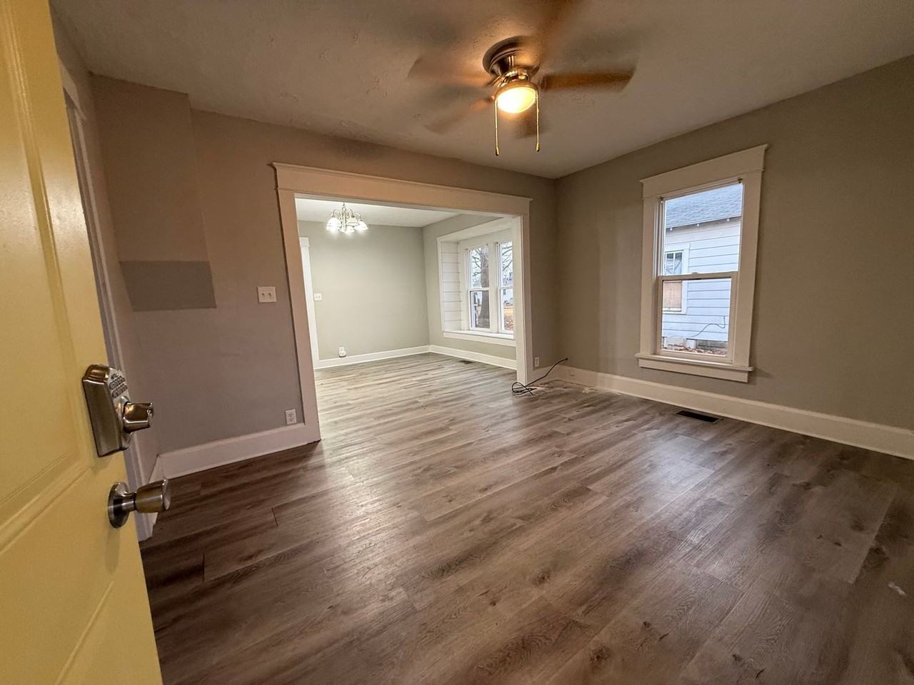 2105 E 18th St - Photo 4 of 9