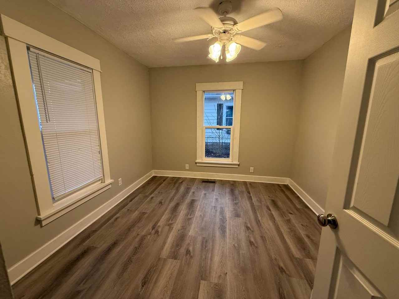 2105 E 18th St - Photo 5 of 9