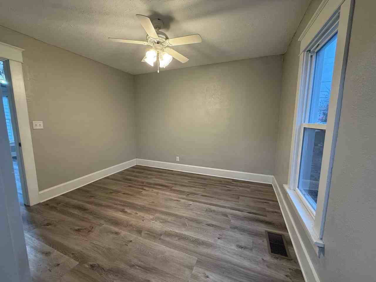 2105 E 18th St - Photo 6 of 9