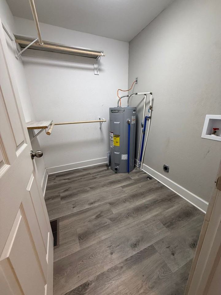 2105 E 18th St - Photo 7 of 9