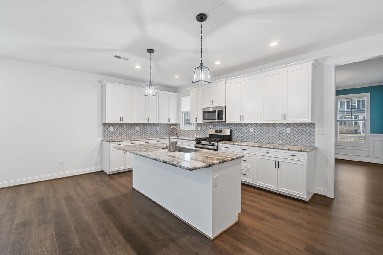 930 Olmstead St - Photo 4 of 18