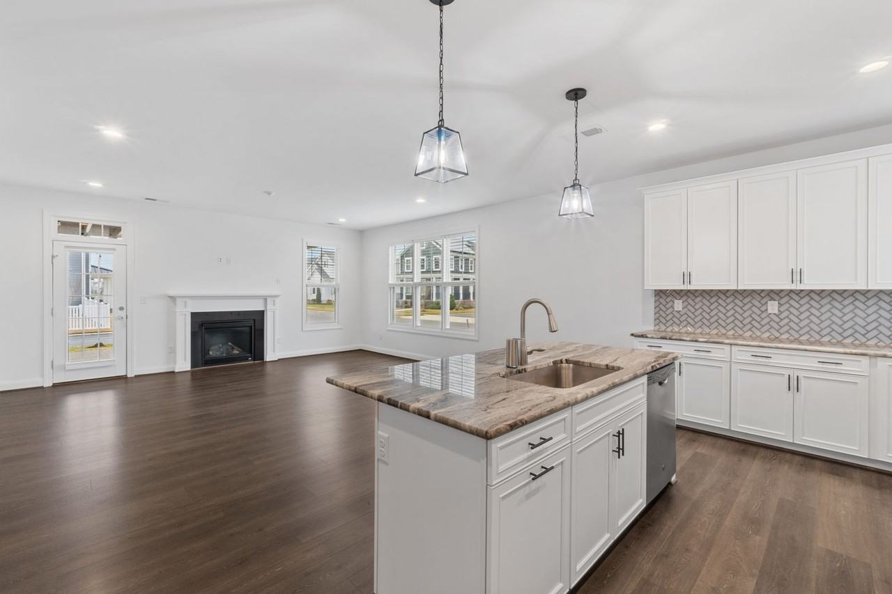 930 Olmstead St - Photo 5 of 18