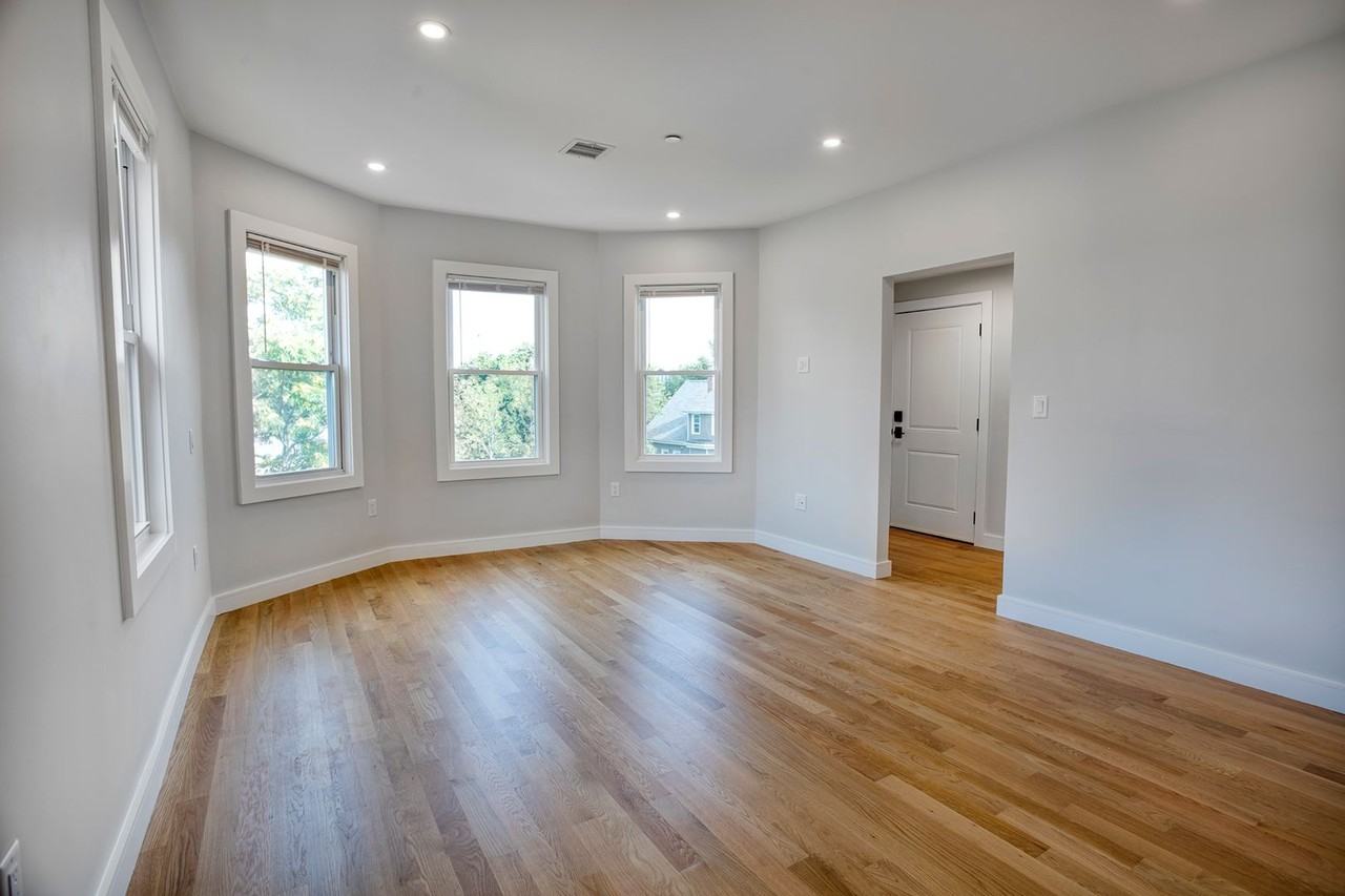 7 Wenham St #3 - Photo 3 of 19