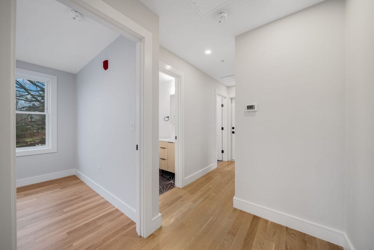 7 Wenham St #3 - Photo 5 of 19